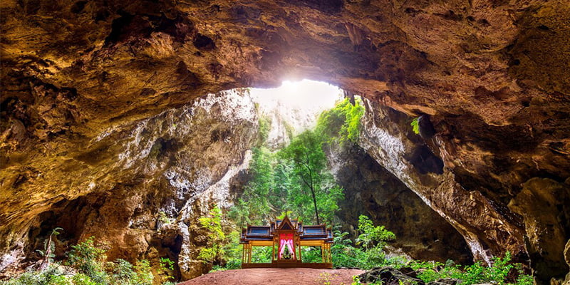 Batu Caves.jpgغارهای مشهور مالزی