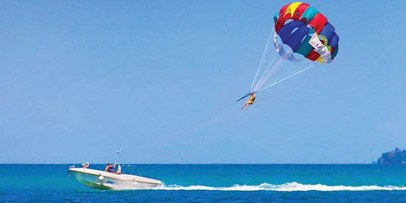 parasailing-in-kish.jpg